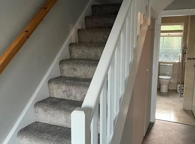 Town Cosy 2 Min Walk To Town Center Дом отдыха Кинсэйл